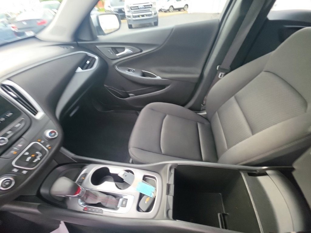Used 2024 Chevrolet Malibu RS FWD image 24