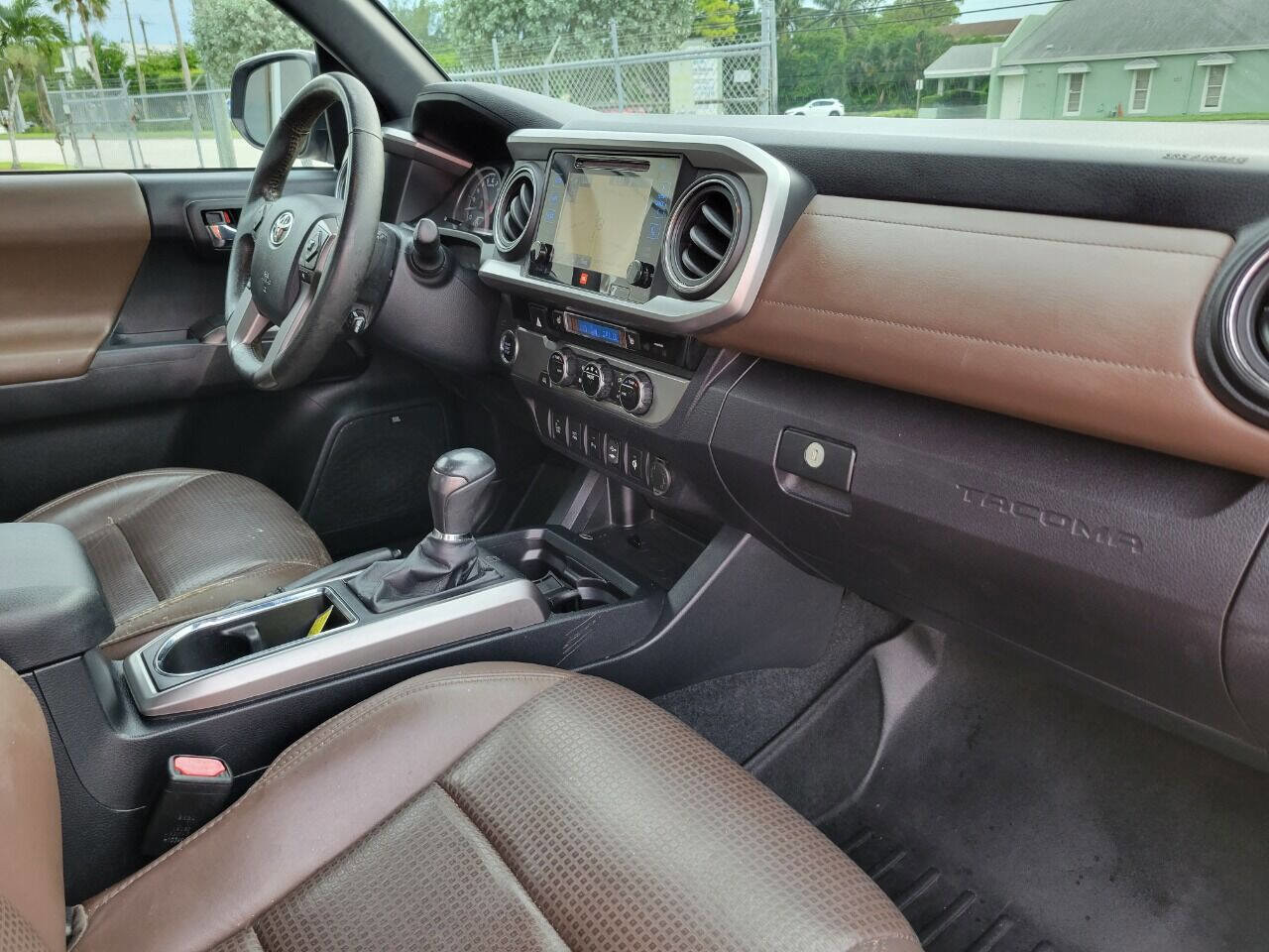 Used 2017 Toyota Tacoma Limited w/ Tow Package RWD image 9