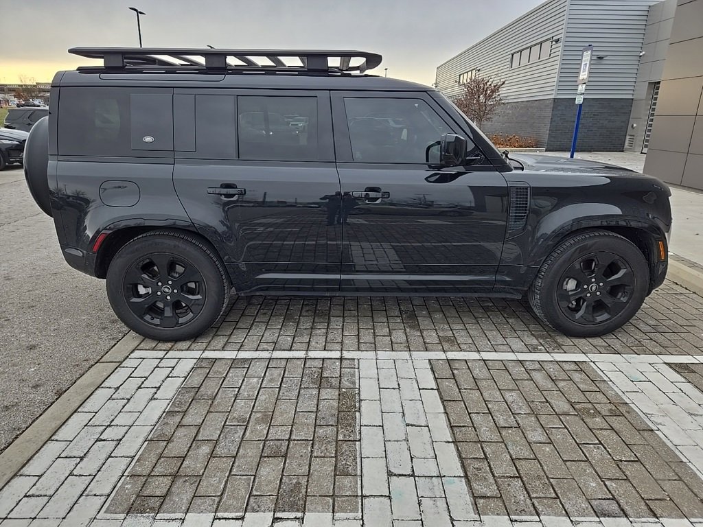 Used 2024 Land Rover Defender 110 X-Dynamic SE image 4