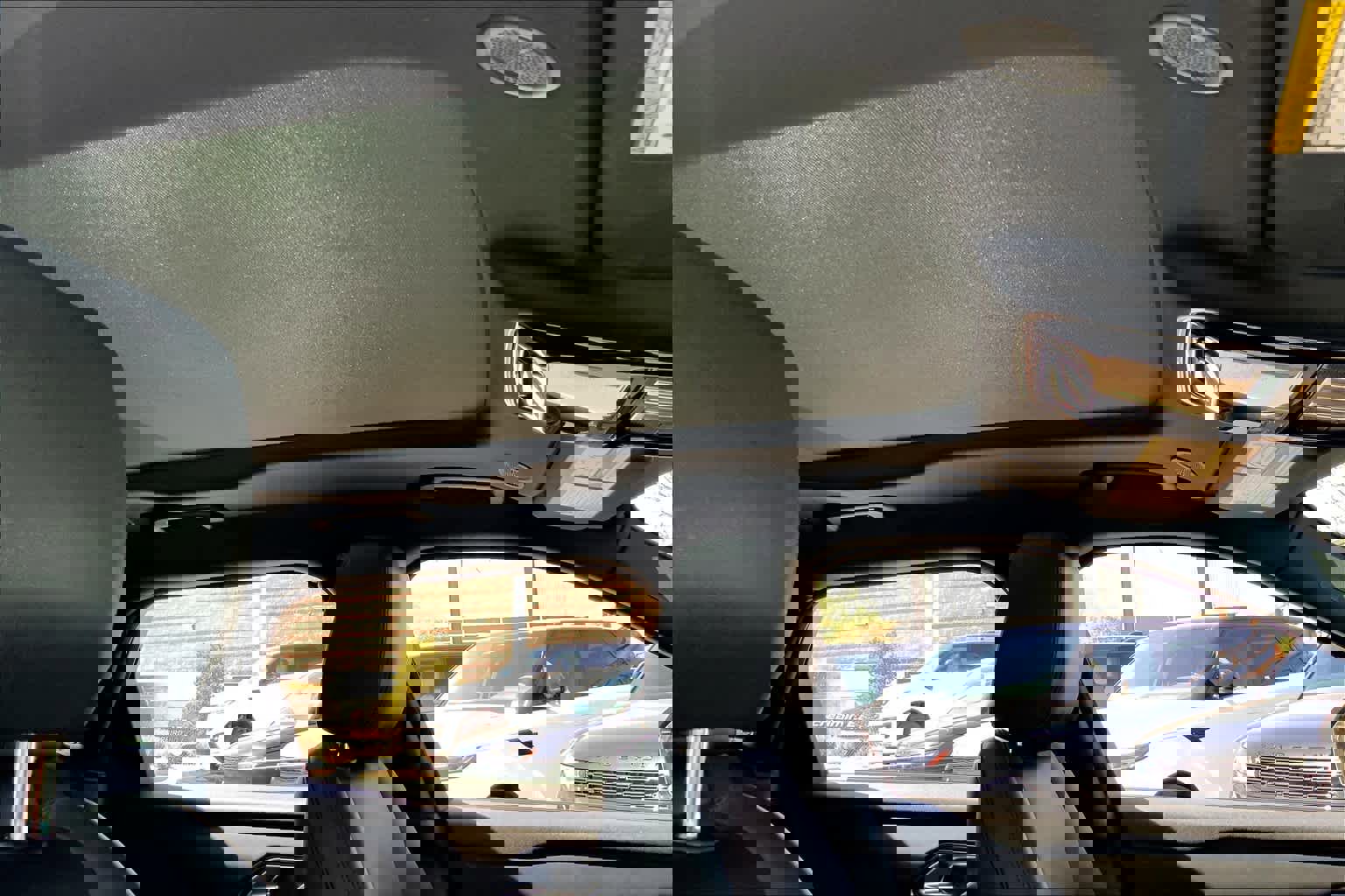 Used 2025 Land Rover Range Rover Velar Dynamic SE image 12