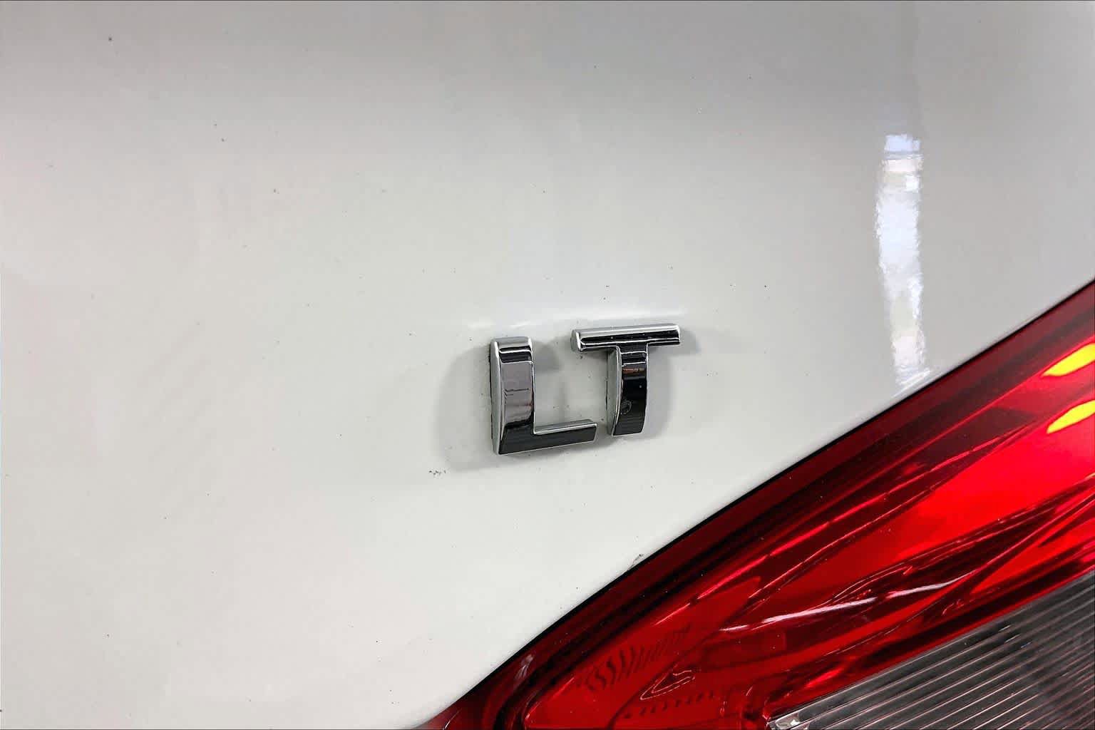 Used 2018 Chevrolet Cruze LT w/ Sun And Sound Package FWD image 9