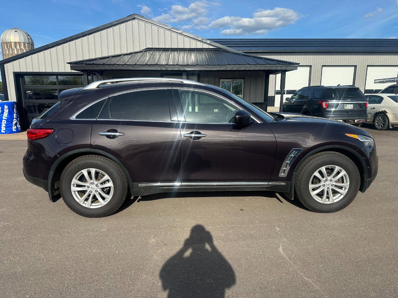 Used 2011 INFINITI FX35 AWD w/ Premium Pkg image 4