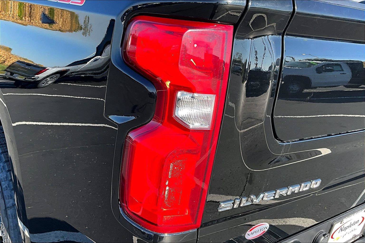 Used 2024 Chevrolet Silverado 1500 LT Trail Boss w/ Convenience Package II AWD/4WD image 31