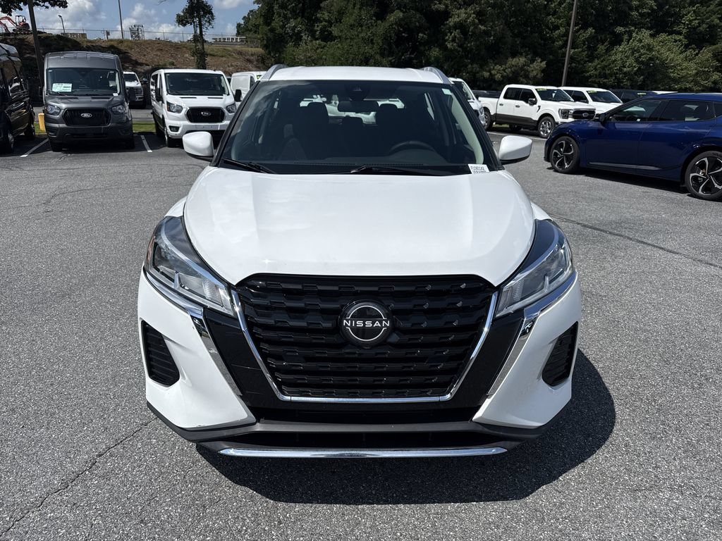 Used 2022 Nissan Kicks SV FWD image 2
