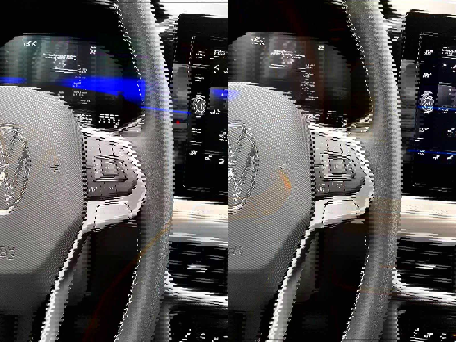 Certified 2025 Volkswagen Taos SE AWD/4WD image 21