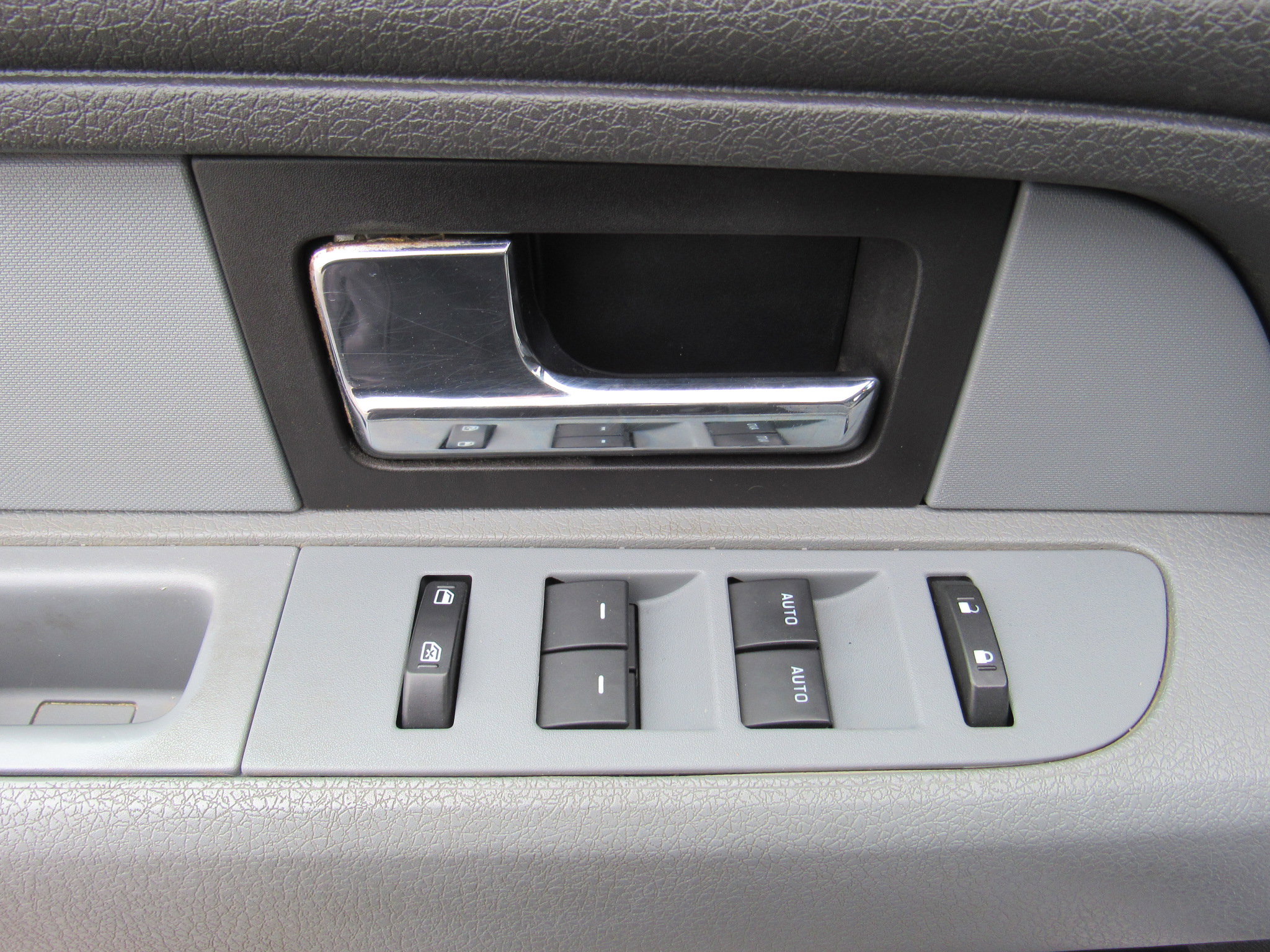 Used 2014 Ford F150 XLT w/ XLT Chrome Package image 13