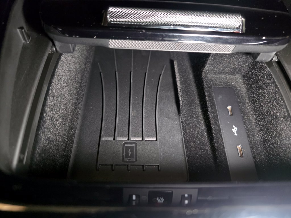 Used 2024 Porsche Cayenne w/ Premium Package AWD/4WD image 33