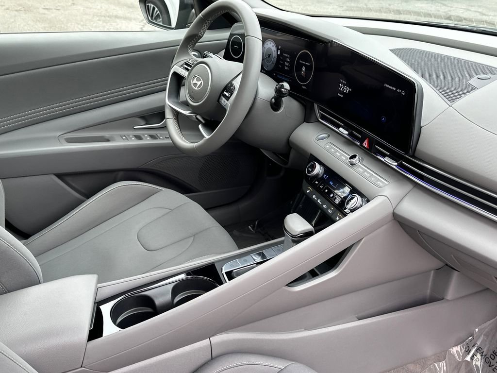 Used 2024 Hyundai Elantra SEL w/ Convenience Package image 11