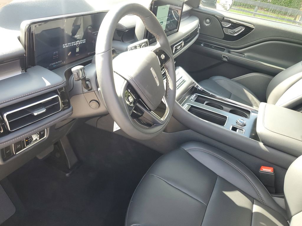 New 2025 Lincoln Aviator 2WD w/ Equipment Group 101A image 21