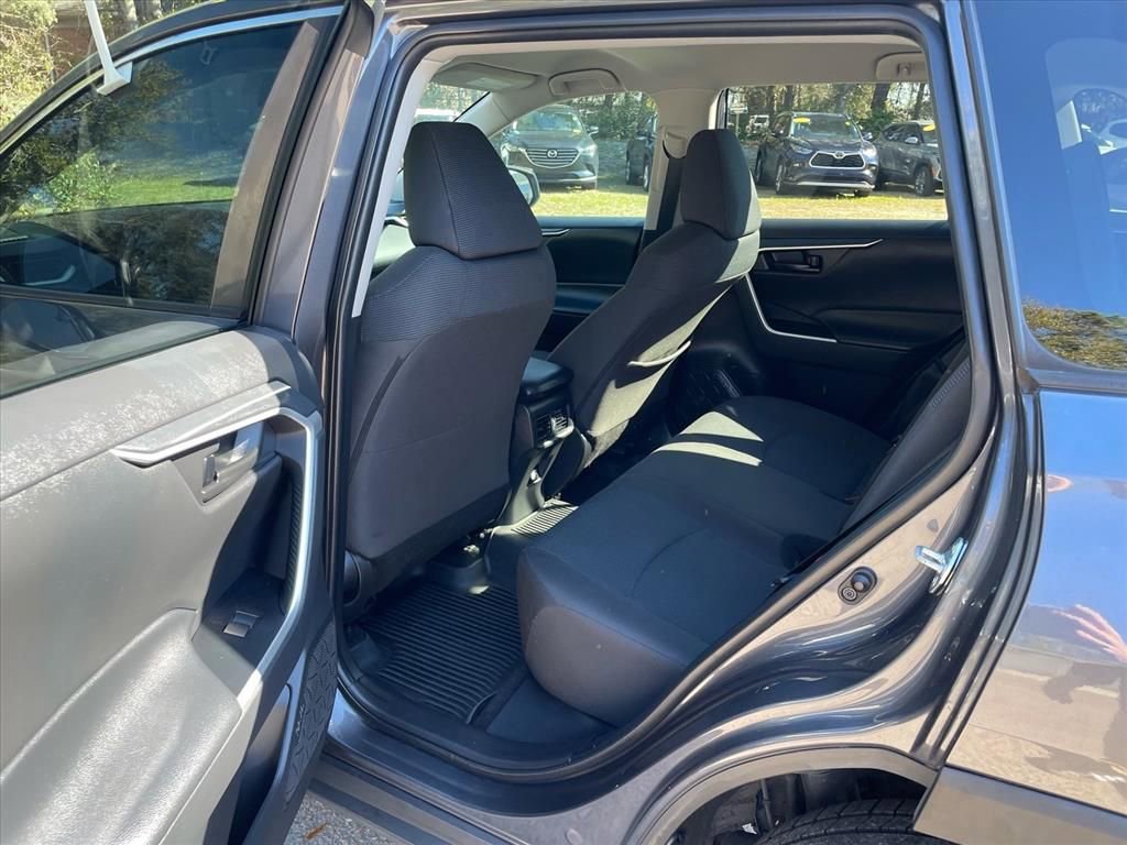 Used 2022 Toyota RAV4 LE image 21