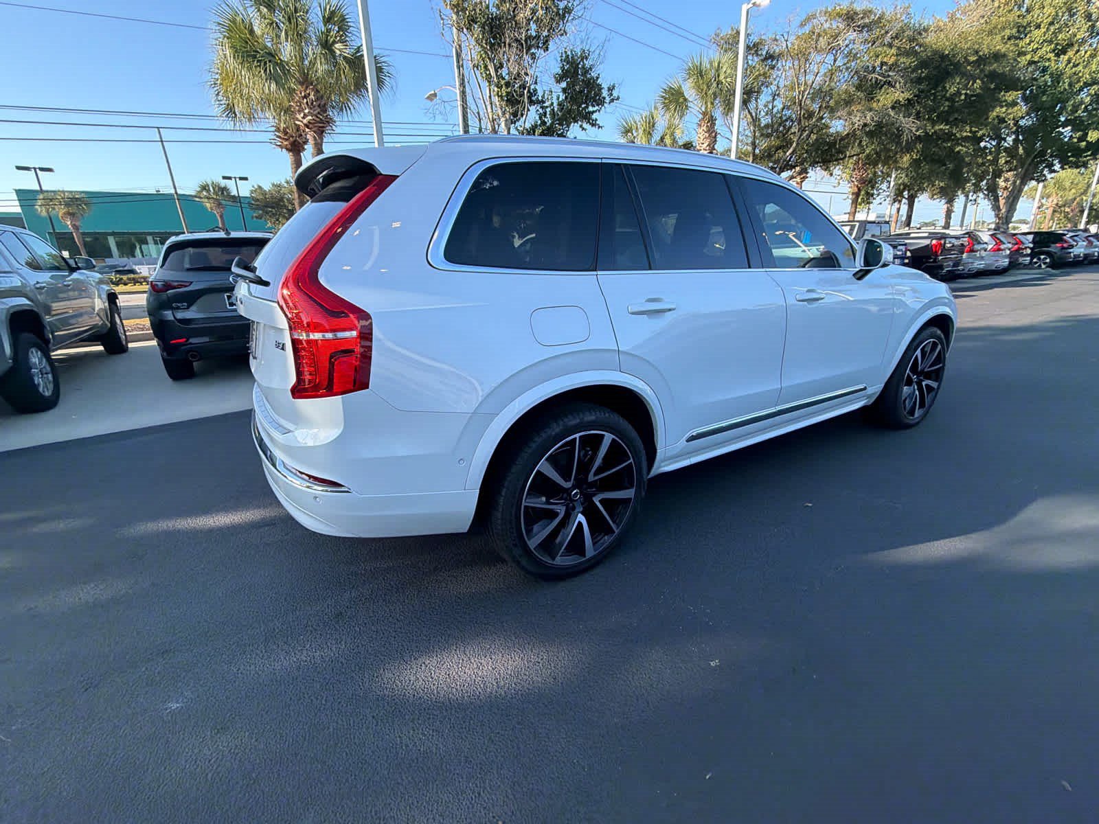 Used 2024 Volvo XC90 B6 Ultimate w/ Lounge Package AWD/4WD image 16