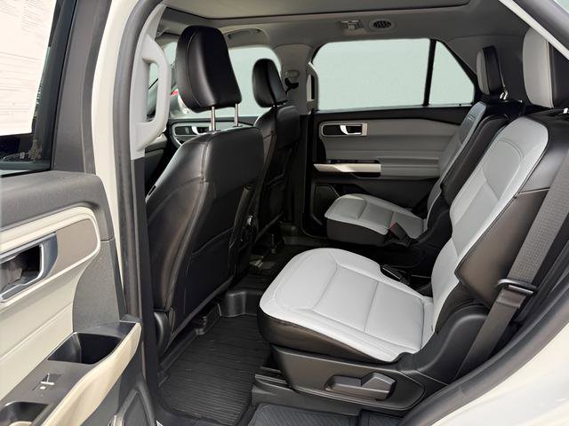 Used 2021 Ford Explorer XLT w/ Equipment Group 202A AWD/4WD image 5