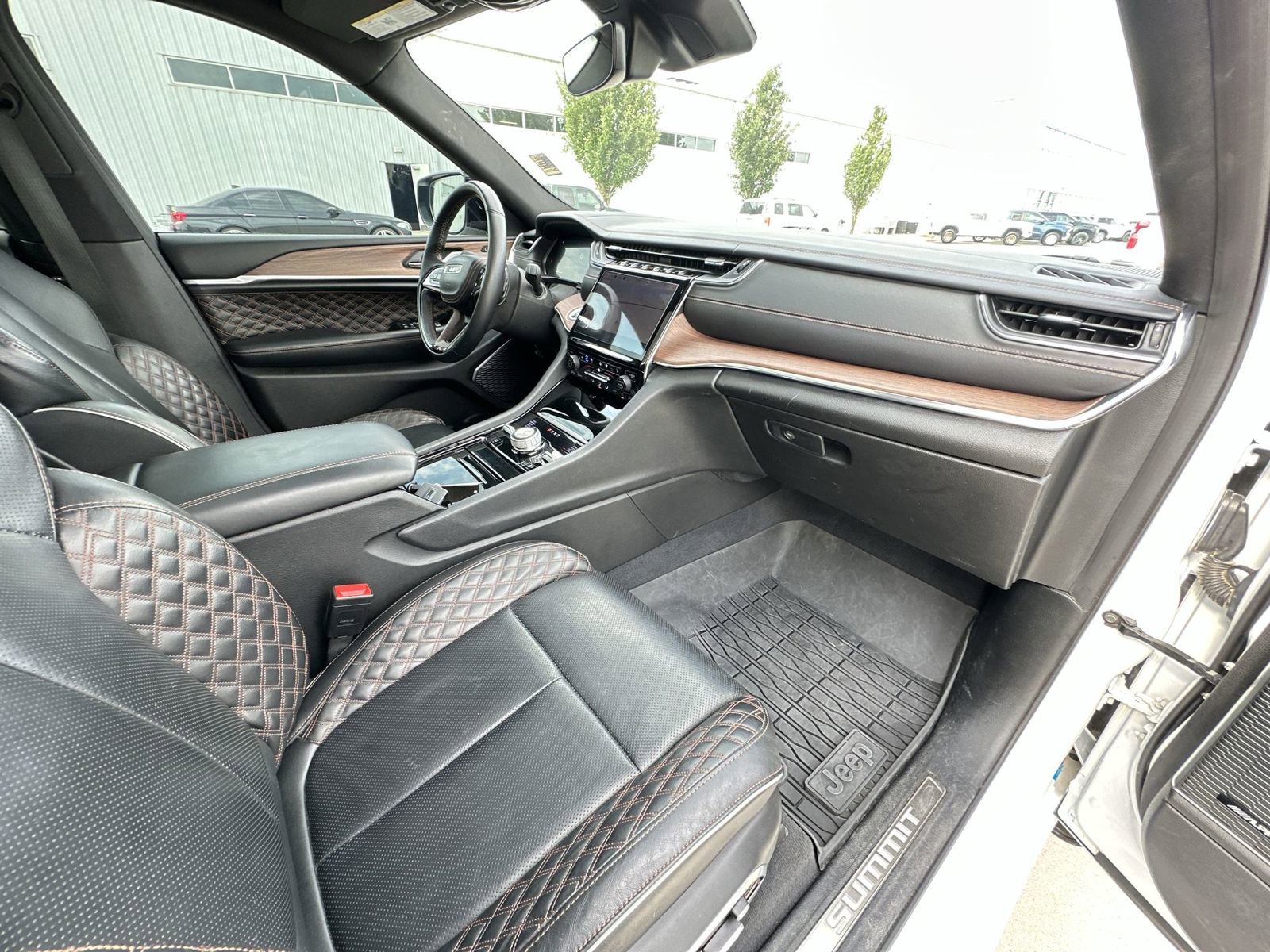 Used 2023 Jeep Grand Cherokee Summit AWD/4WD image 30