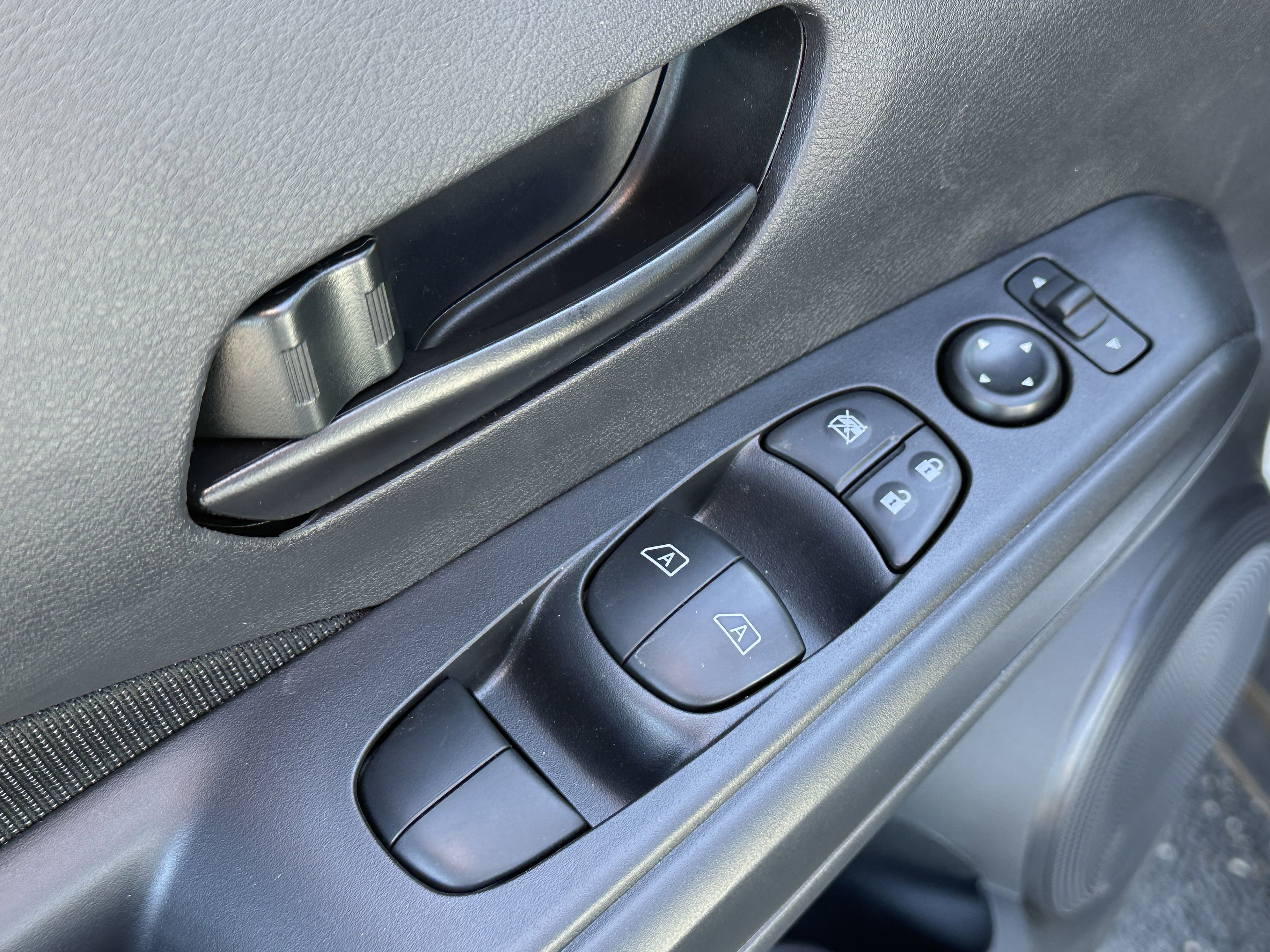 New 2025 Nissan Kicks Play S image 3