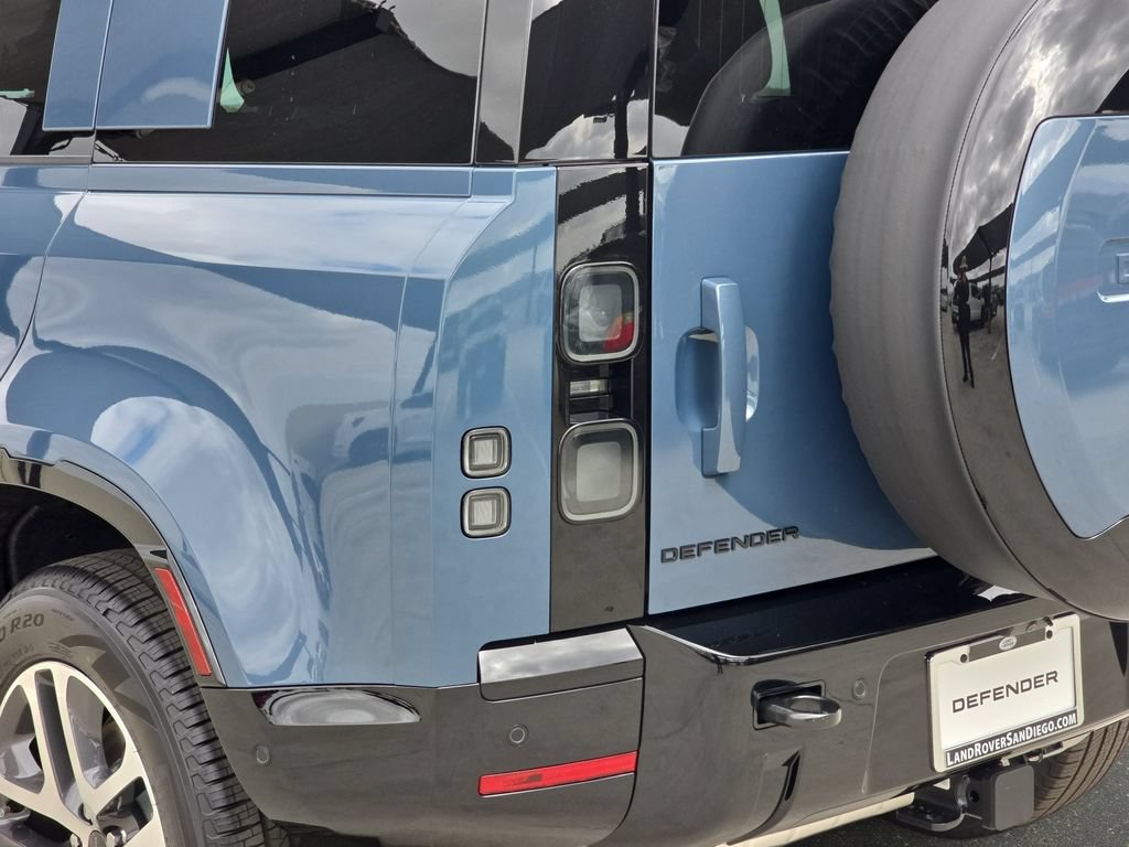 New 2026 Land Rover Defender 110 X-Dynamic SE AWD/4WD image 36