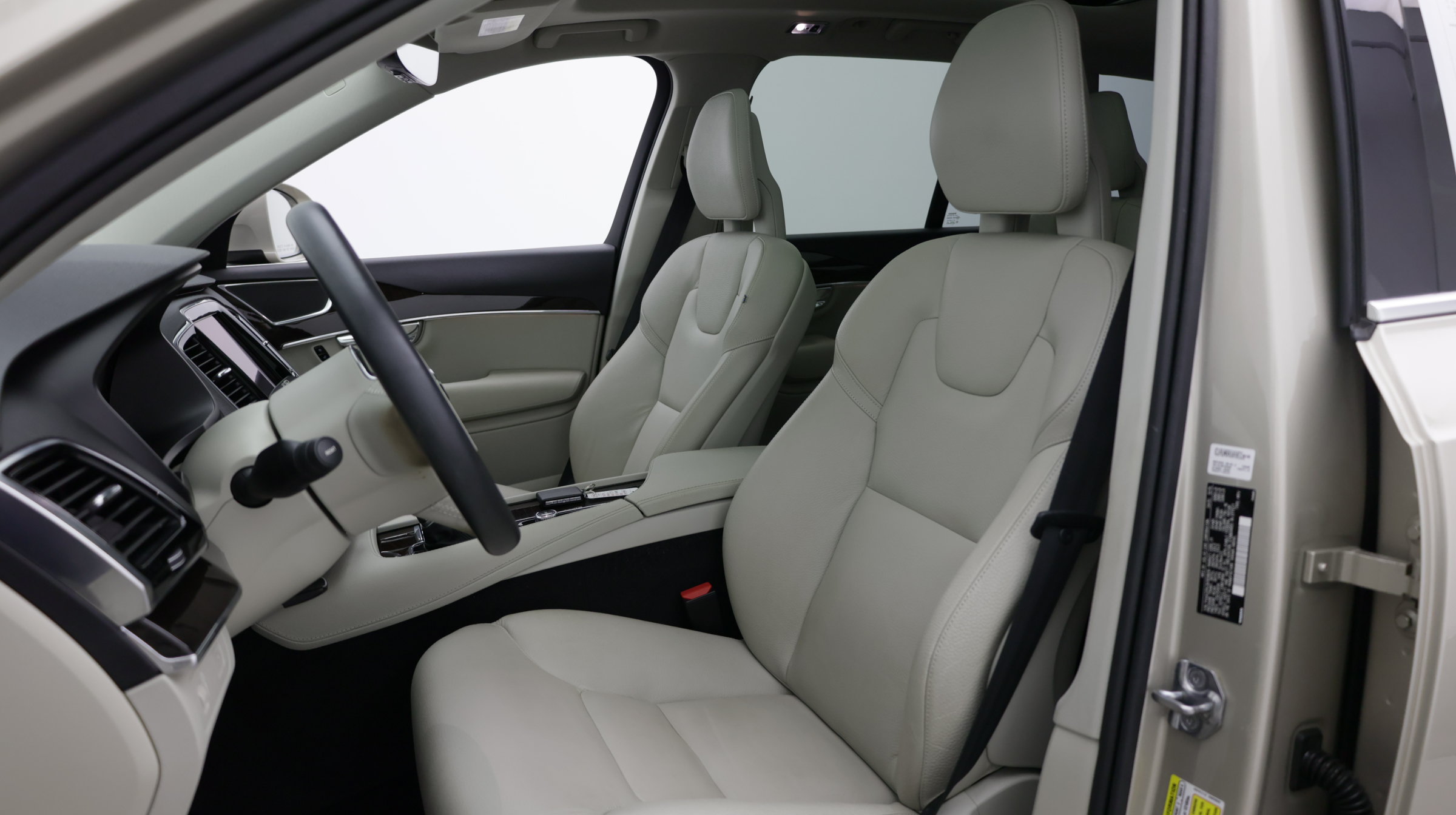 Used 2016 Volvo XC90 T6 Momentum w/ Momentum Plus Package AWD/4WD image 15