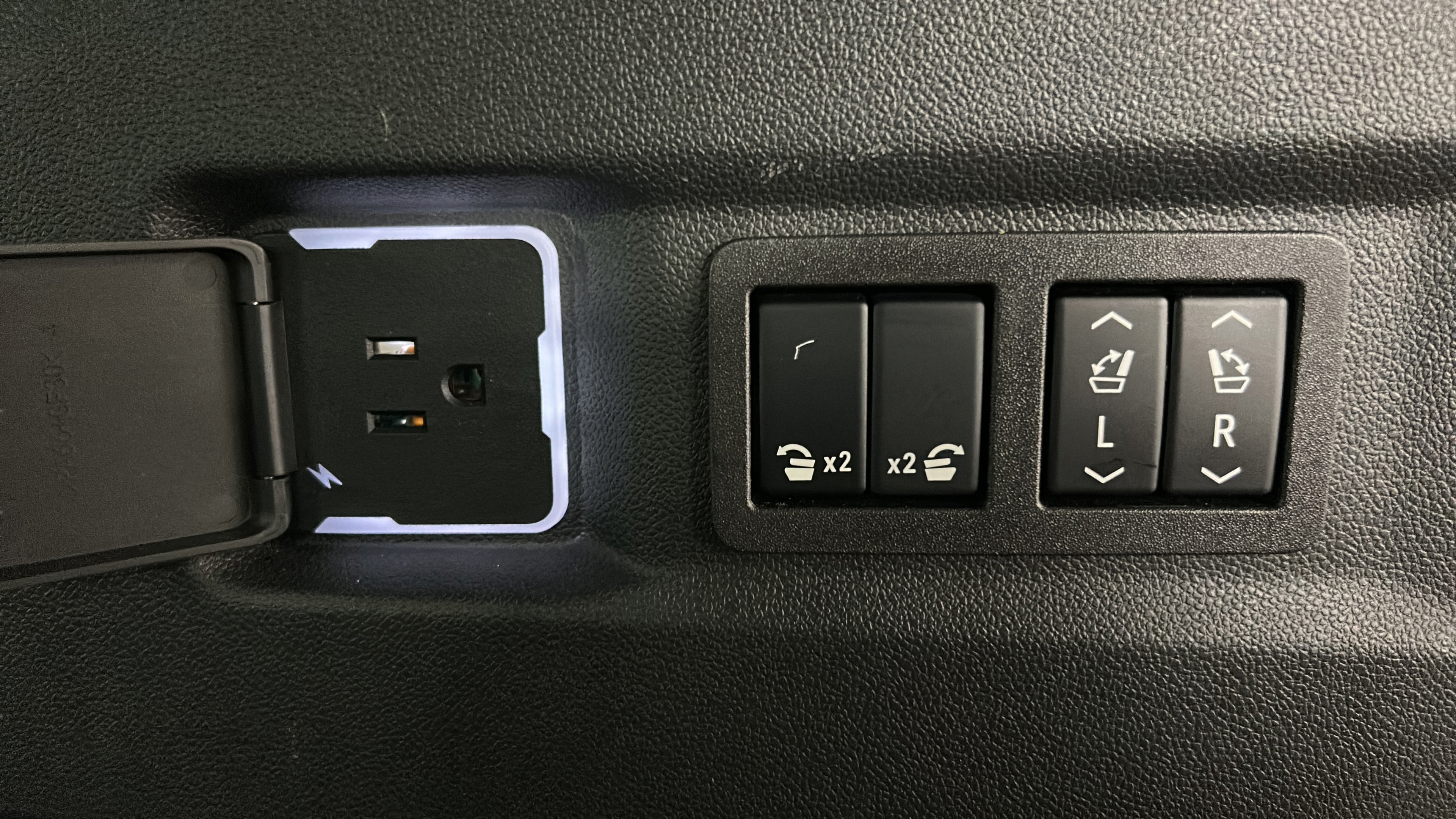 Used 2024 GMC Yukon Denali w/ Max Trailering Package RWD image 47