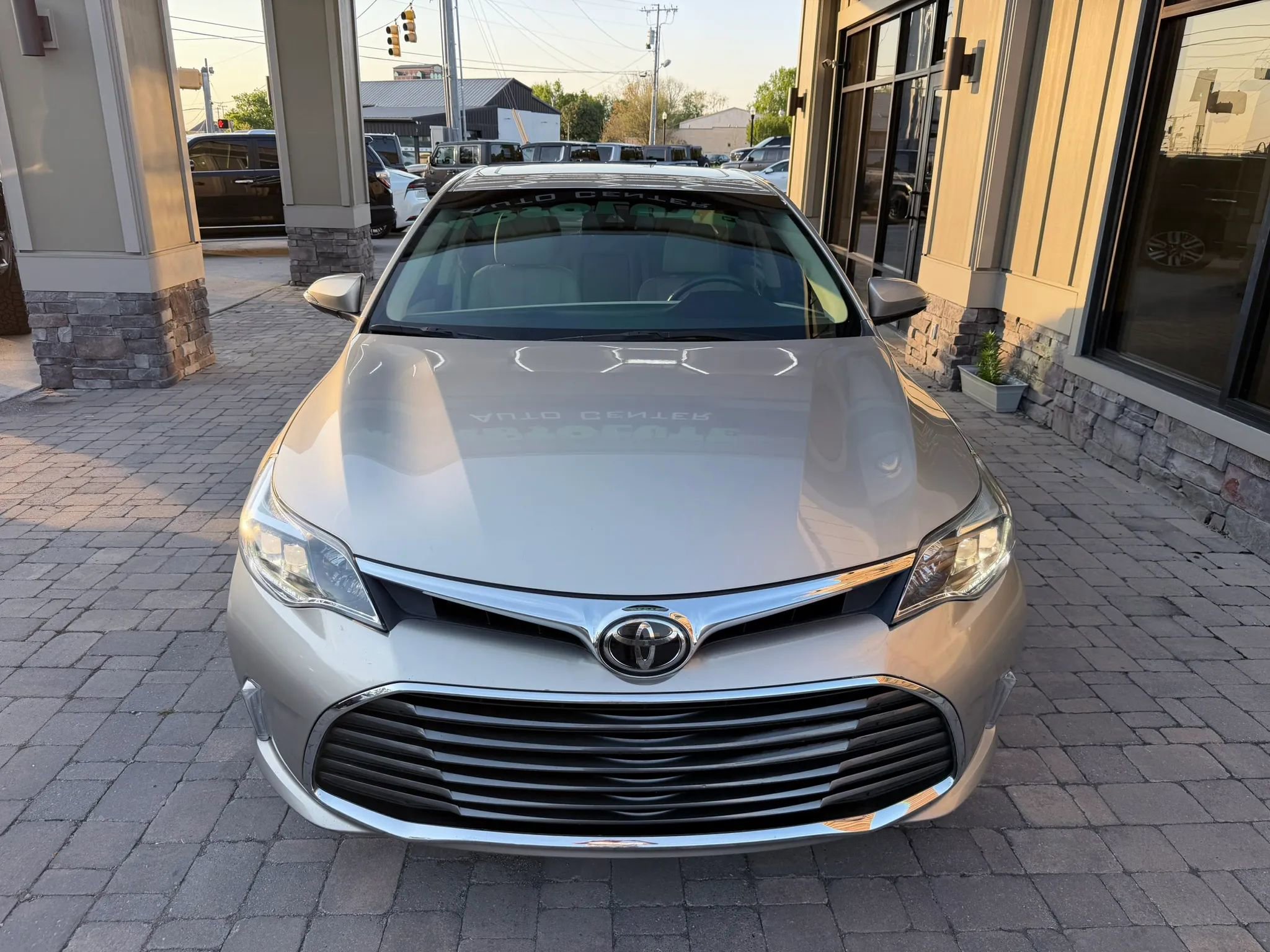 Used 2017 Toyota Avalon Limited FWD image 9