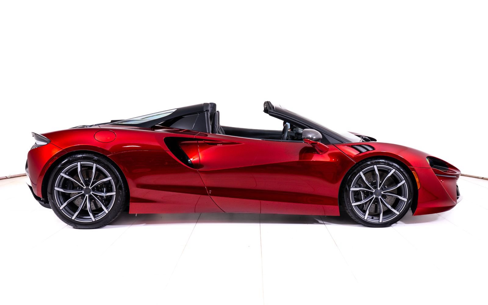 Used 2025 McLaren Artura Spider RWD image 8