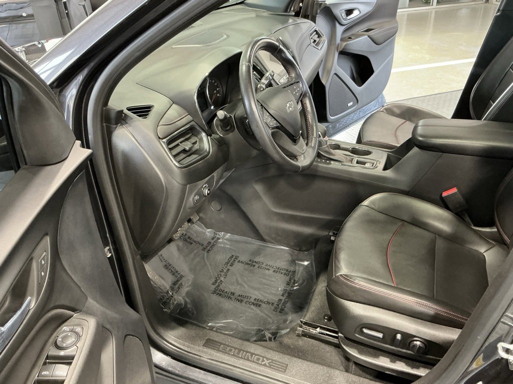 Used 2022 Chevrolet Equinox RS w/ RS Leather Package image 3