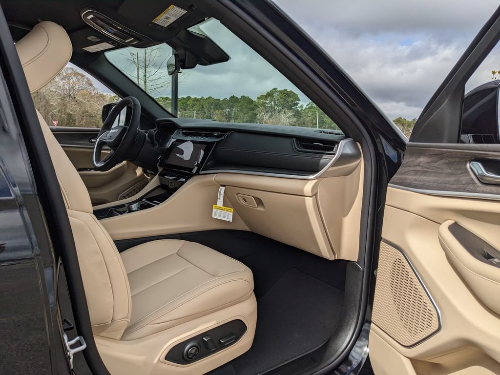 New 2026 Jeep Grand Cherokee Limited RWD image 35