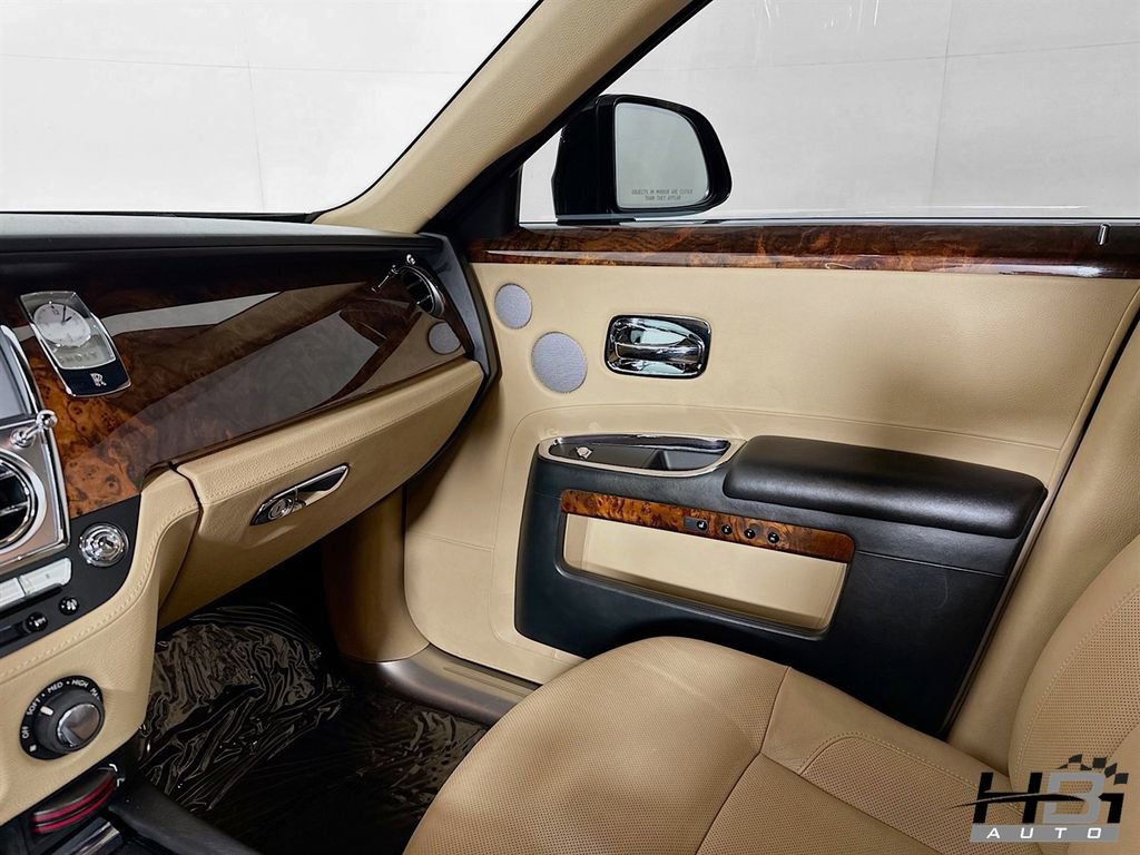 Used 2012 Rolls-Royce Ghost RWD image 16