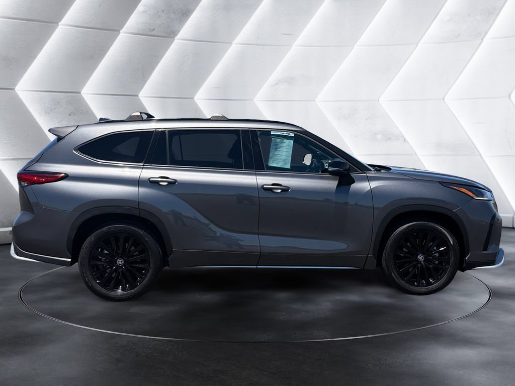 Used 2023 Toyota Highlander XSE FWD image 6