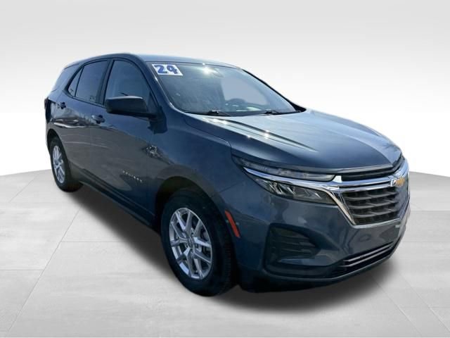 Used 2024 Chevrolet Equinox LS w/ LS Convenience Package image 3