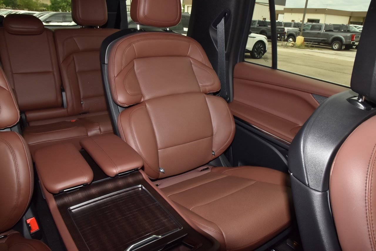 New 2026 Lincoln Navigator L Reserve AWD/4WD image 21