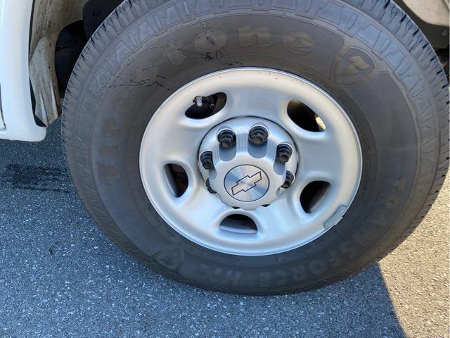 Used 2019 Chevrolet Express 3500 w/ Driver Convenience Package image 10