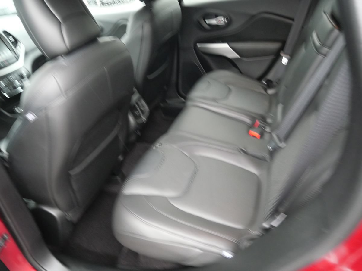 Used 2016 Jeep Cherokee Overland AWD/4WD image 21