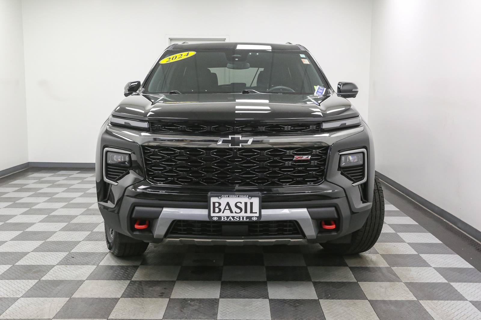 Used 2024 Chevrolet Traverse Z71 AWD/4WD image 3