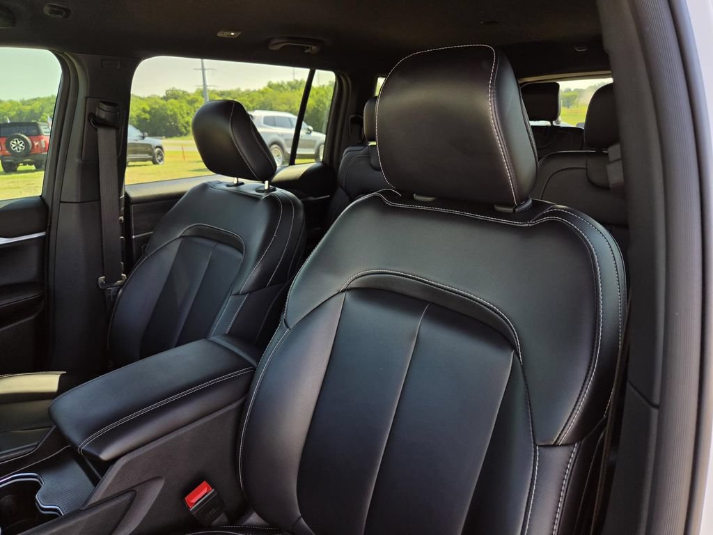 Used 2024 Jeep Grand Cherokee L Limited w/ Black Appearance Package RWD image 29