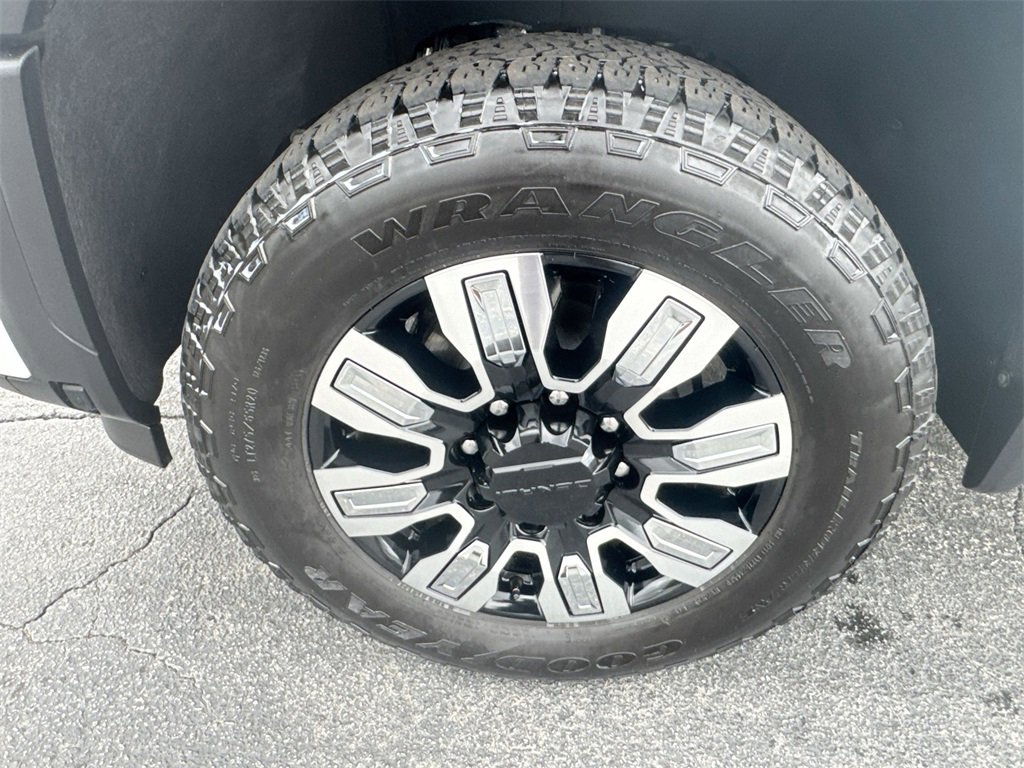 Used 2024 GMC Sierra 3500 Denali w/ Denali Reserve Package image 13