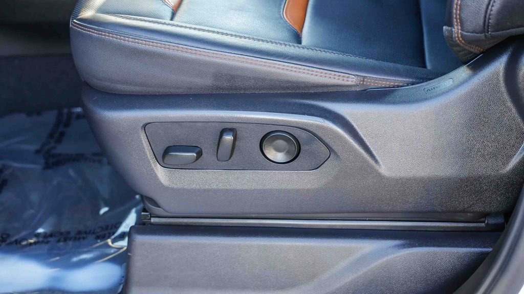 Used 2025 GMC Sierra 2500 AT4 image 25