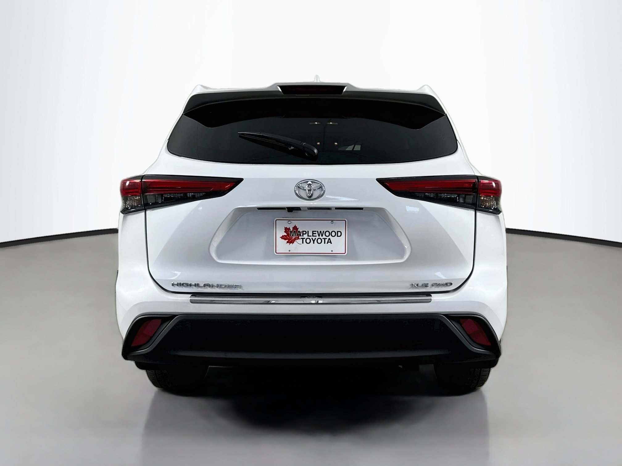 Used 2023 Toyota Highlander XLE AWD/4WD image 6