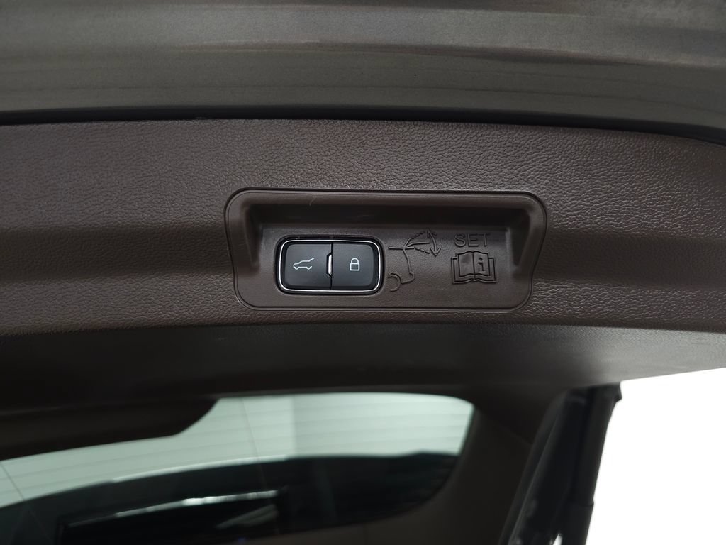 Used 2023 Ford Explorer King Ranch w/ Technology Package AWD/4WD image 9