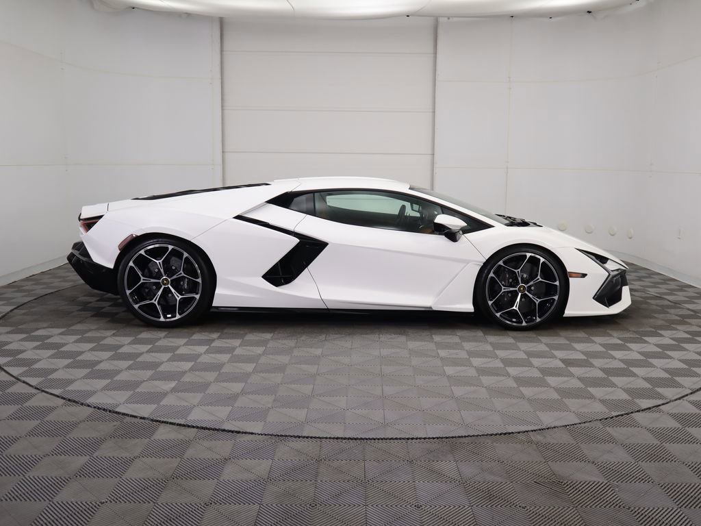 Used 2024 Lamborghini Revuelto image 4