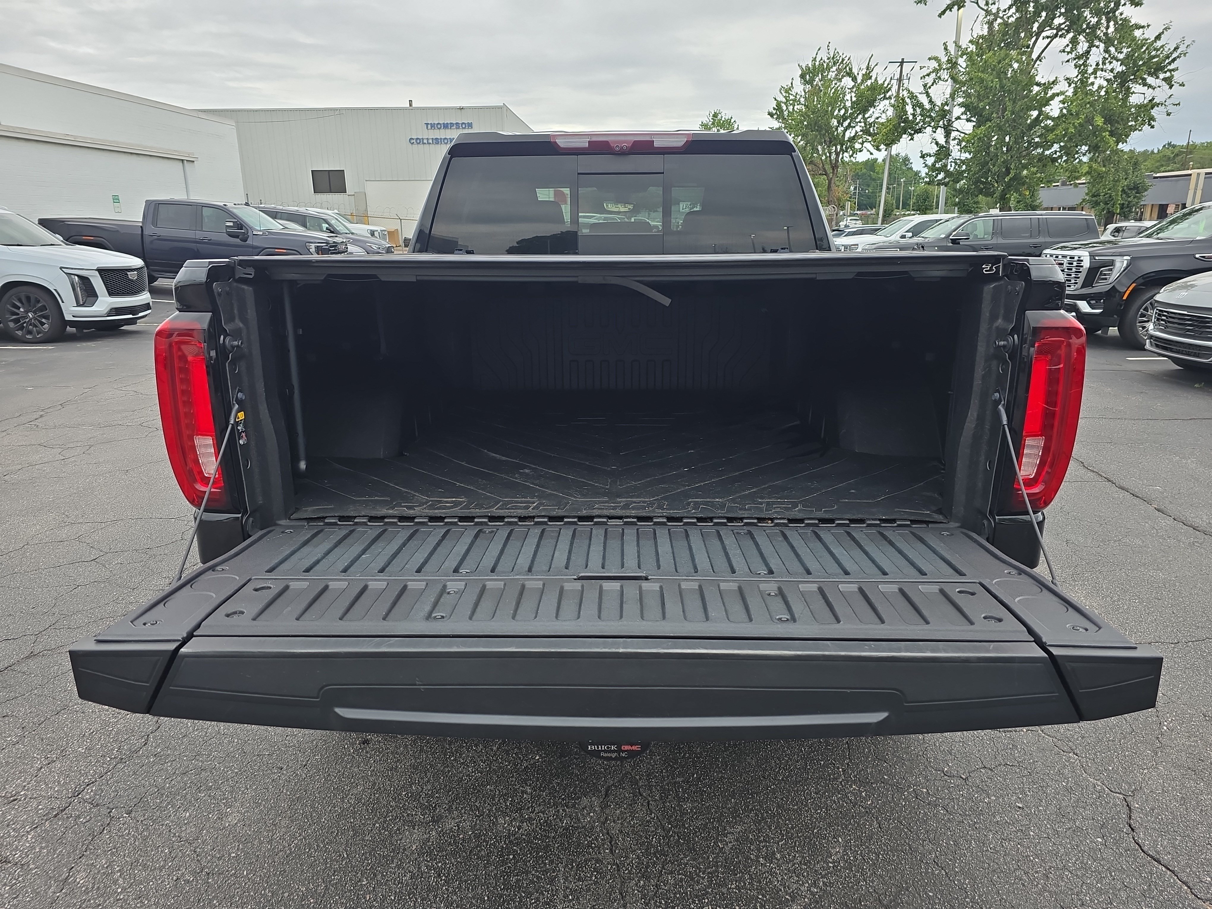 Used 2021 GMC Sierra 1500 AT4 w/ AT4 Value Package AWD/4WD image 13