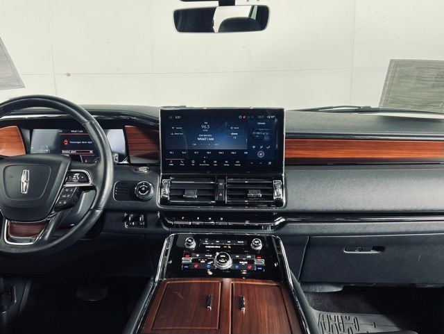 Used 2023 Lincoln Navigator Reserve w/ Equipment Group 201A image 33