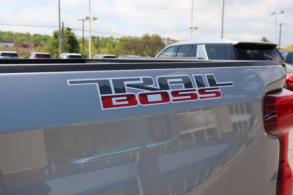 New 2026 Chevrolet Silverado 1500 Custom Trail Boss w/ LPO, Dark Essentials Package AWD/4WD image 29