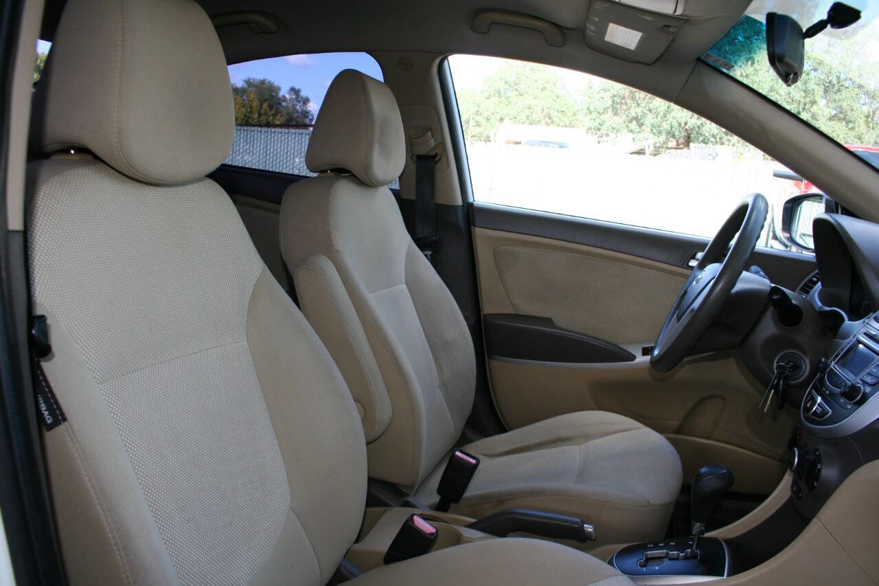 Used 2013 Hyundai Accent GLS FWD image 22