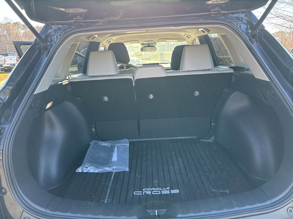 Used 2023 Toyota Corolla Cross L image 11