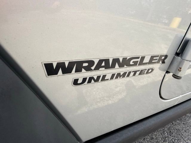 Used 2010 Jeep Wrangler Unlimited Rubicon w/ Dual Top Group AWD/4WD image 8