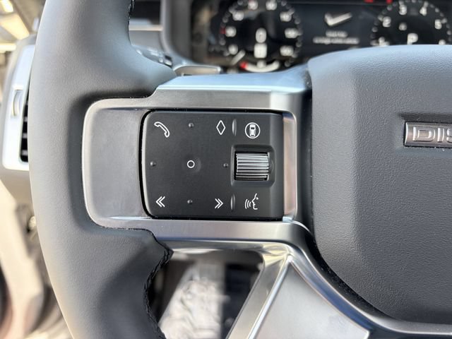 Used 2025 Land Rover Discovery S AWD/4WD image 8
