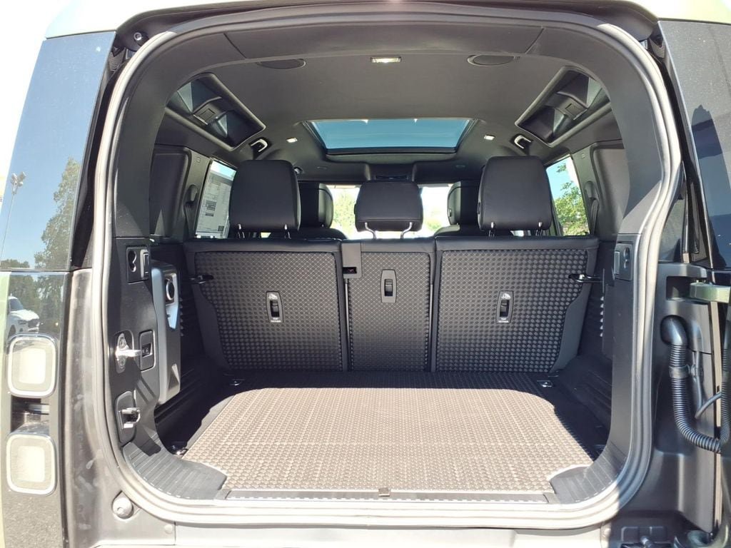 New 2026 Land Rover Defender 110 X-Dynamic SE AWD/4WD image 26