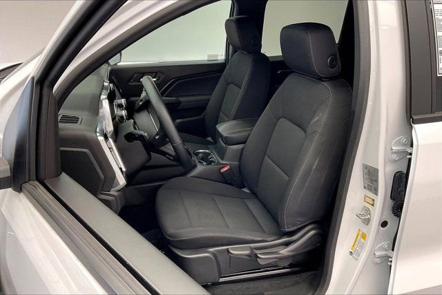 Used 2024 GMC Canyon Elevation image 17