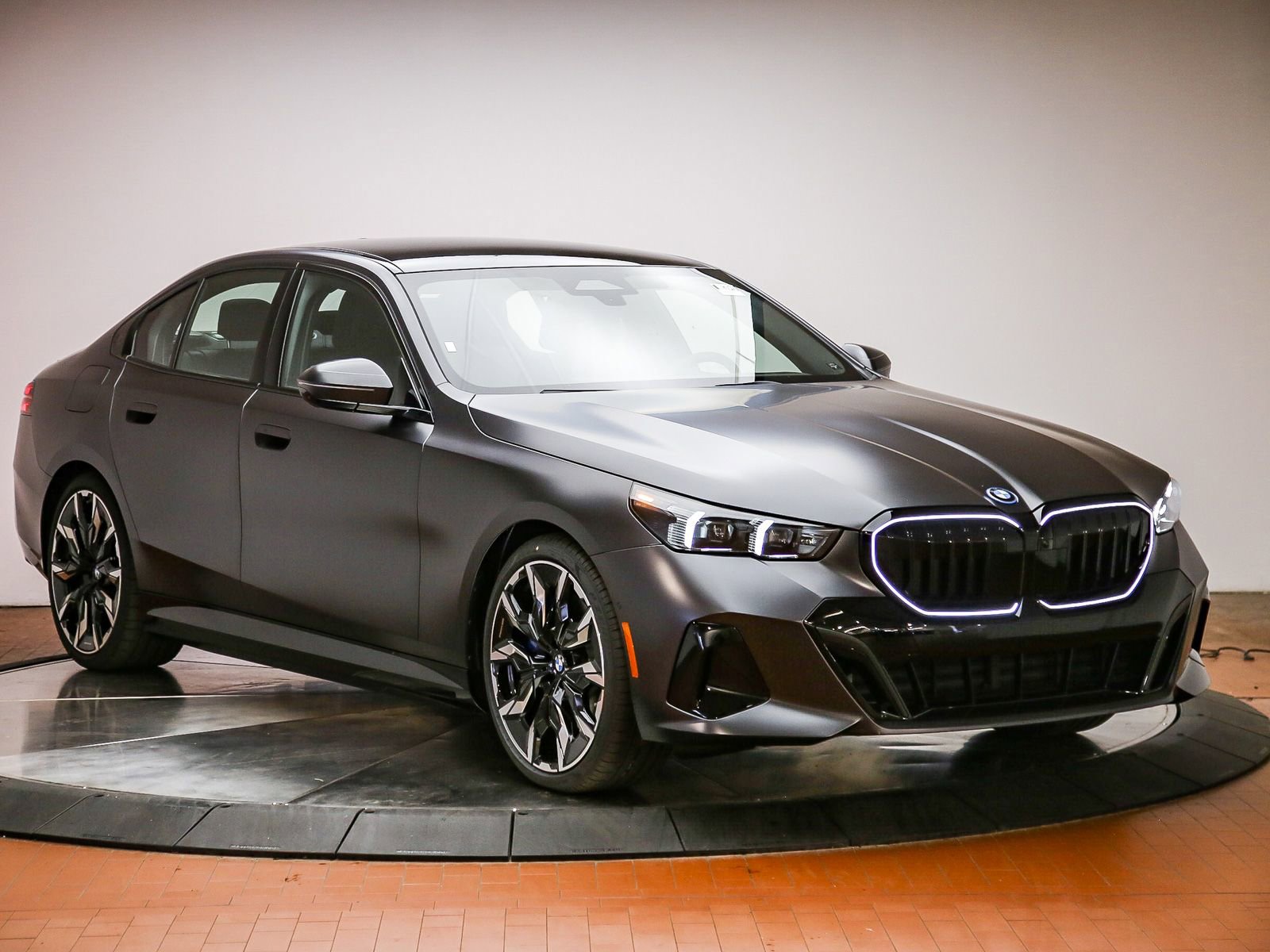 New 2027 BMW 550e xDrive AWD/4WD image 6