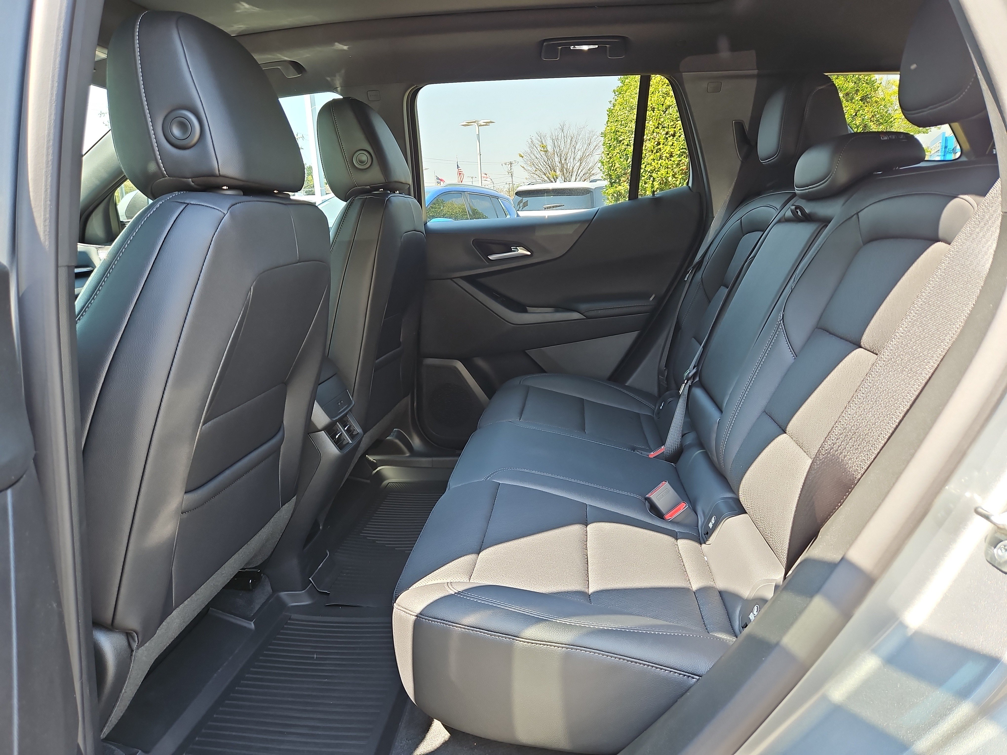 New 2026 Chevrolet Equinox LT w/ Convenience Package II FWD image 10