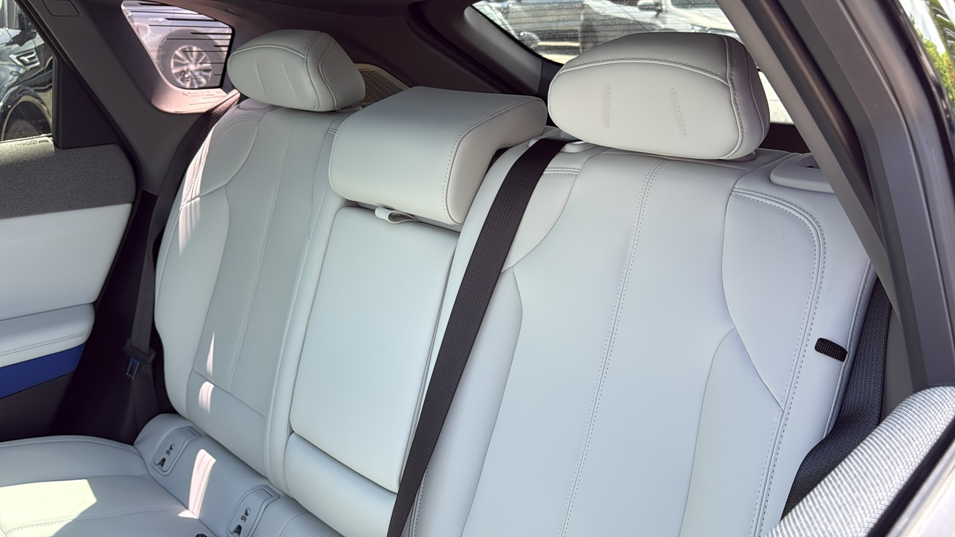 New 2025 Cadillac Optiq Sport 1 w/ LPO, Floor Liner Package AWD/4WD image 28